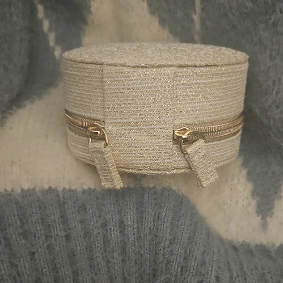 Dior Shimmering Cream Round Coin Holder - Picture 3 of 4